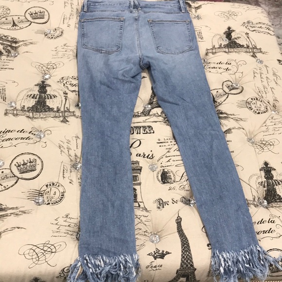 GOOD AMERICAN Good Legs Fray Ankle Skinny Jeans - Picture 5 of 9